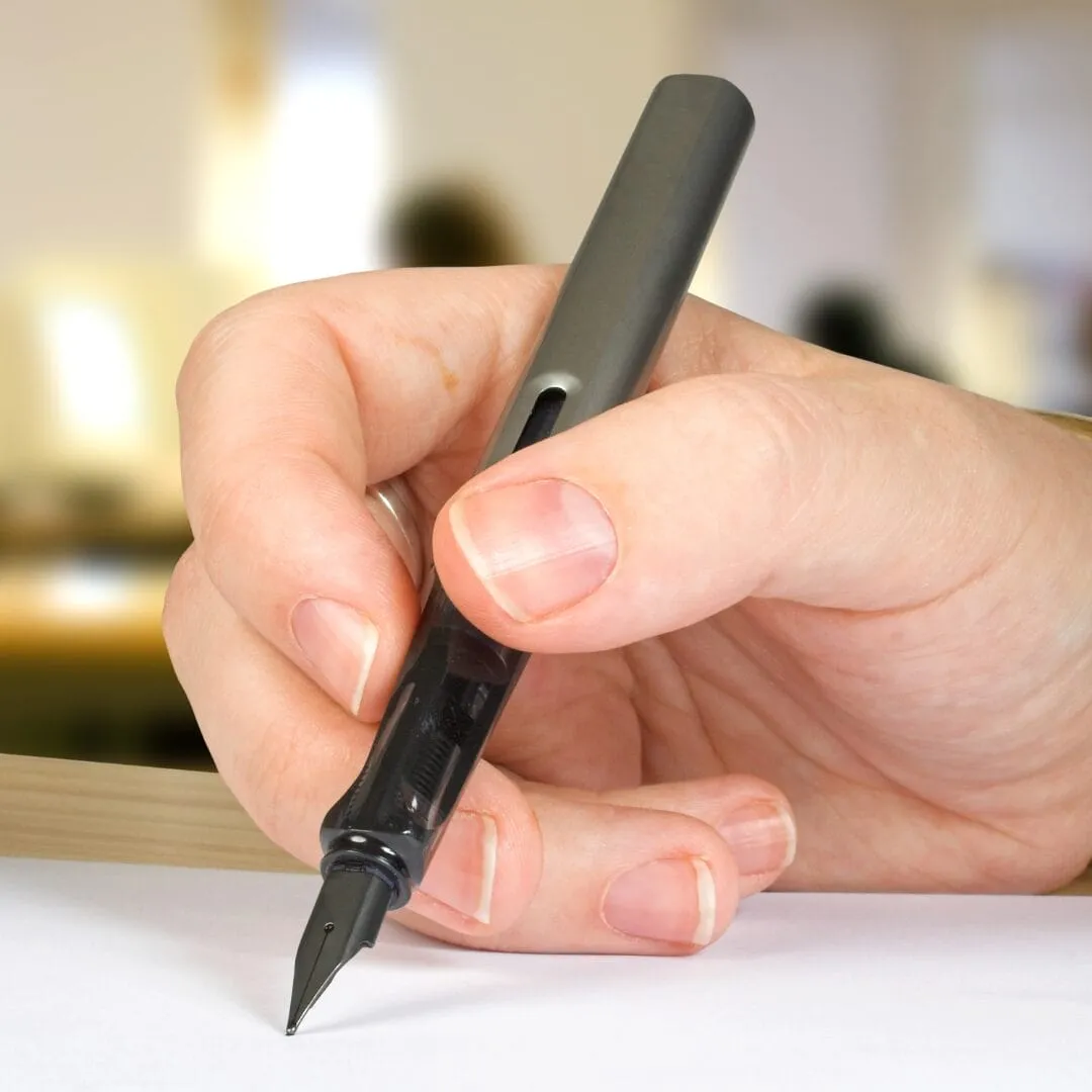 /img/43101-cover-letter-errors.webp